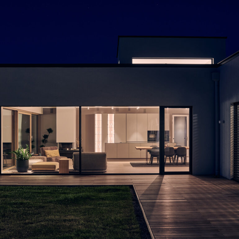 Einfamilienhaus bei Nacht